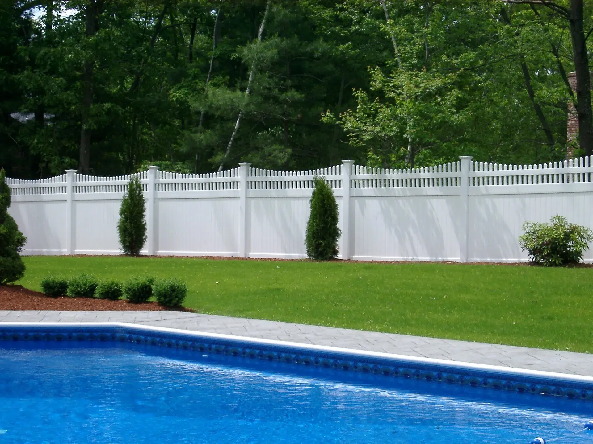 Scalloped Concord fence installation in ma