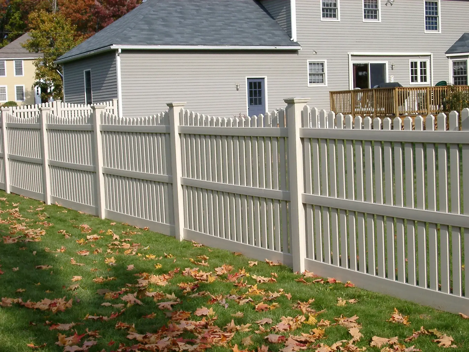 Scalloped Essex fence installation in ma