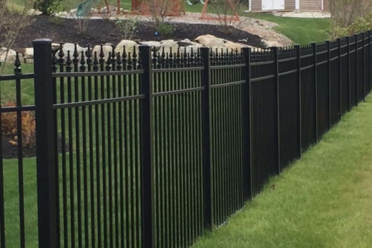 Aluminum Fence installer in Bellingham & Buzzards Bay, MA