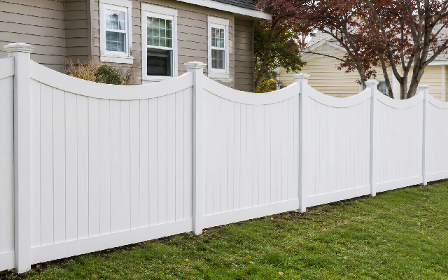 Scalloped Concord Vinyl Fence