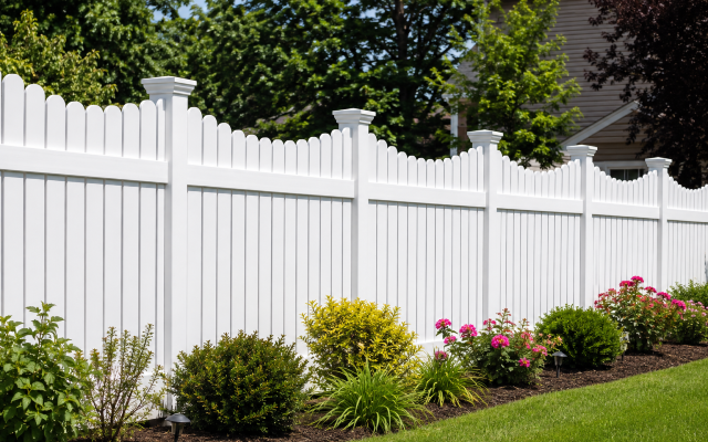 Scalloped Highland Vinyl Fence