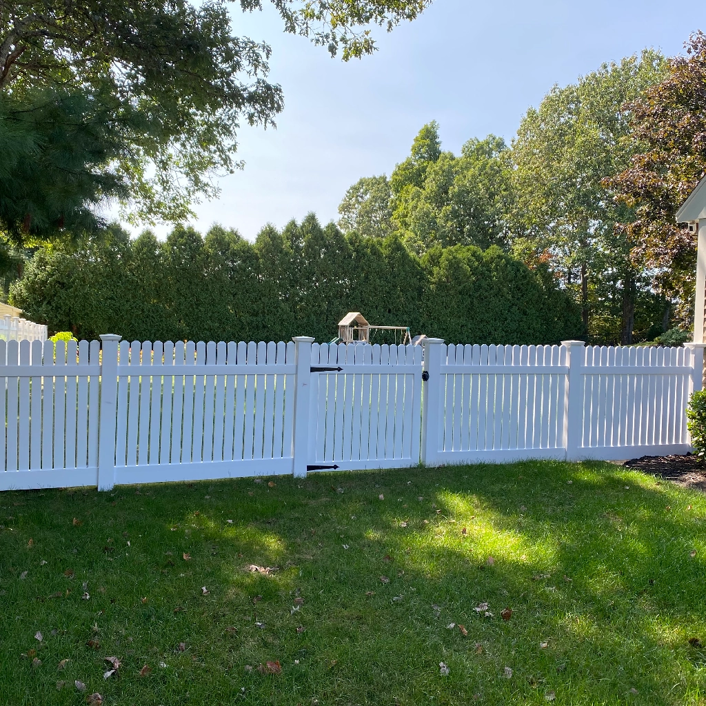 ESSSEX Vinyl Fence